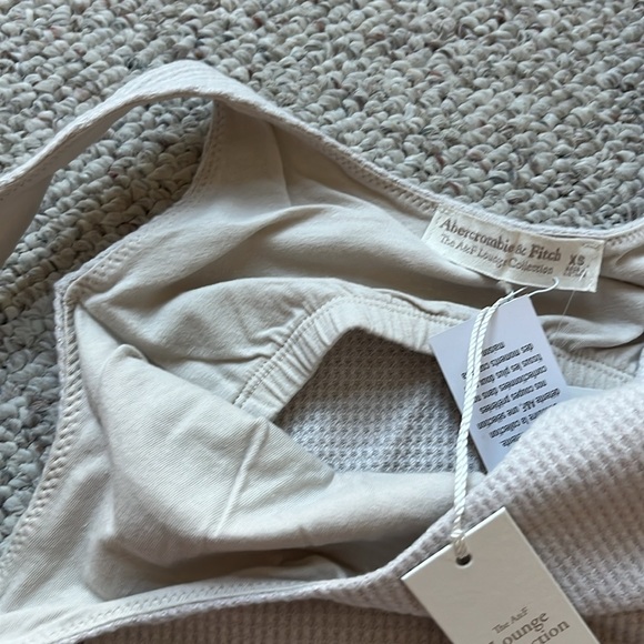 NWT Abercrombie & Fitch Waffle Knit Top - Picture 3 of 4
